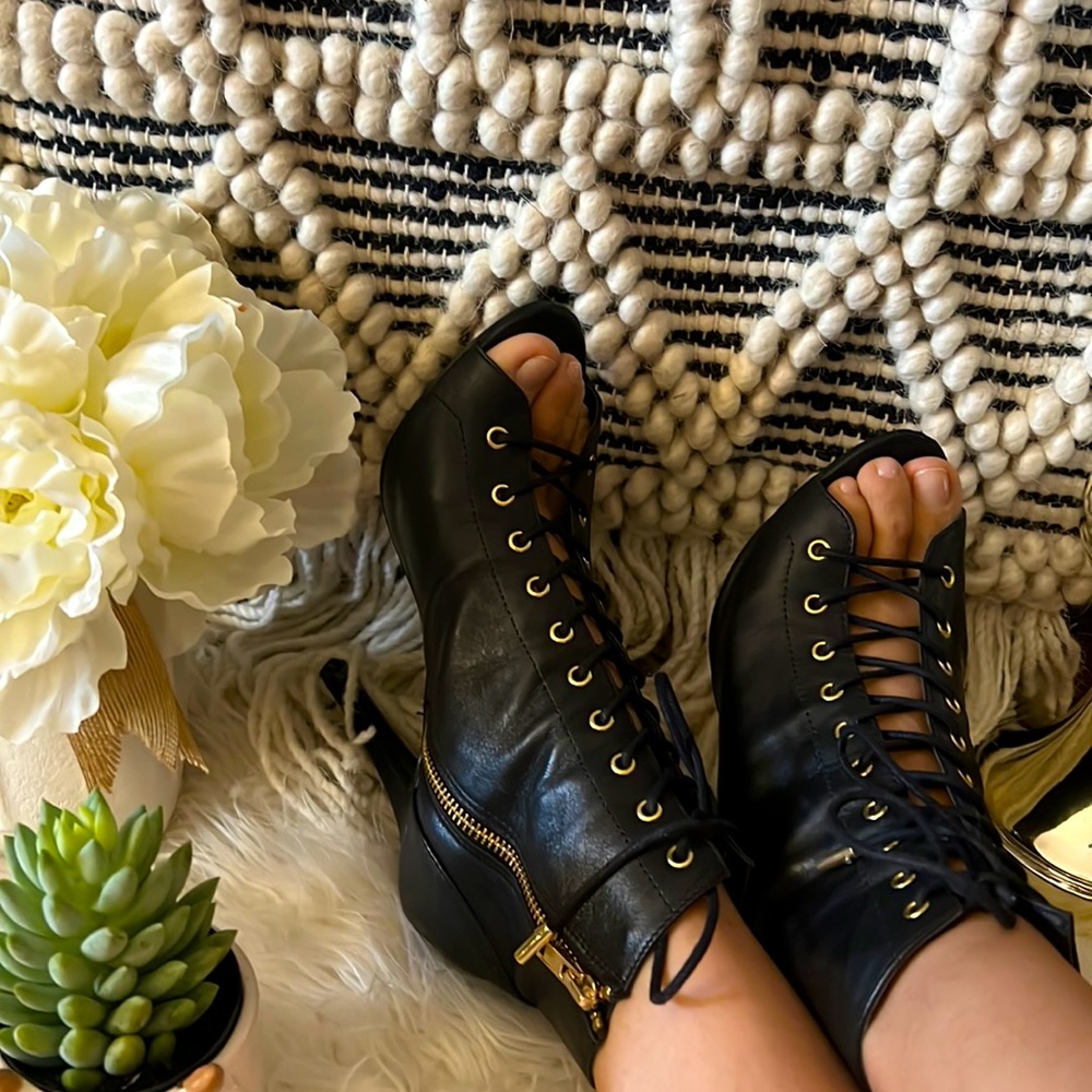Steve Madden size 7 buttery leather bootie